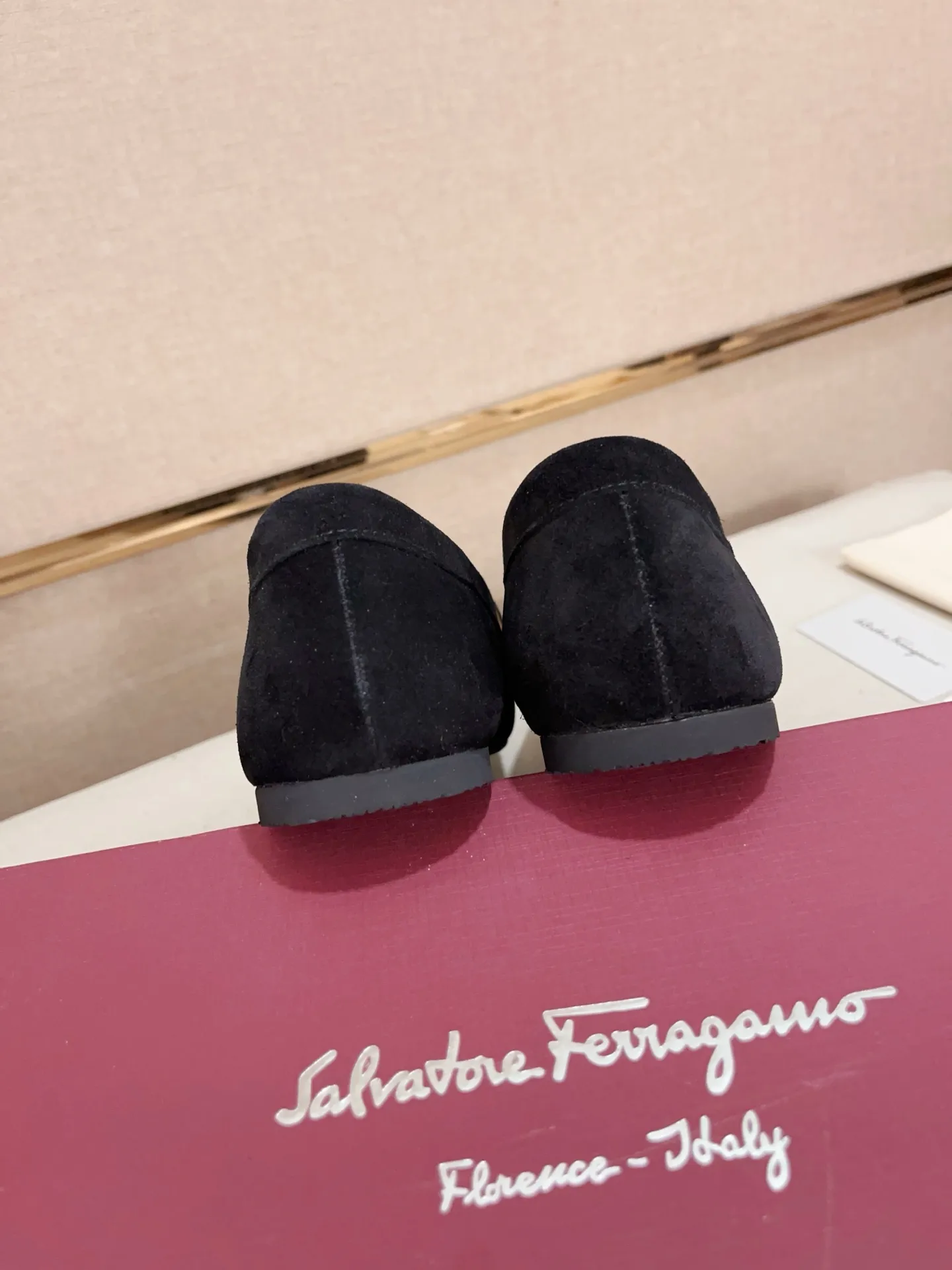 Men's shoes💰: 480💰 High version Ferragamo Dongguan quality! 🆕🆕Exclusive hot-selling products in stock🔥🔥New products on the shelves, high-quality shoes, complete with packaging! 💪 💪 Material: Imported suede cowhide 🐂 + Imported high-quality water-dyed cowhide lining + wear-resistant outsole 👍🏻👍🏻 Features: High-end and comfortable, purely handmade 🚀 🚀 Create the perfect shoes that suit you best 🔥 🔥 Size: (38-44) Can be customized 45 non-returnable!